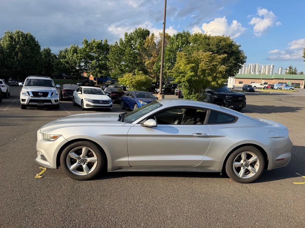 Used 2015 Ford Mustang Coupe RWD image 4