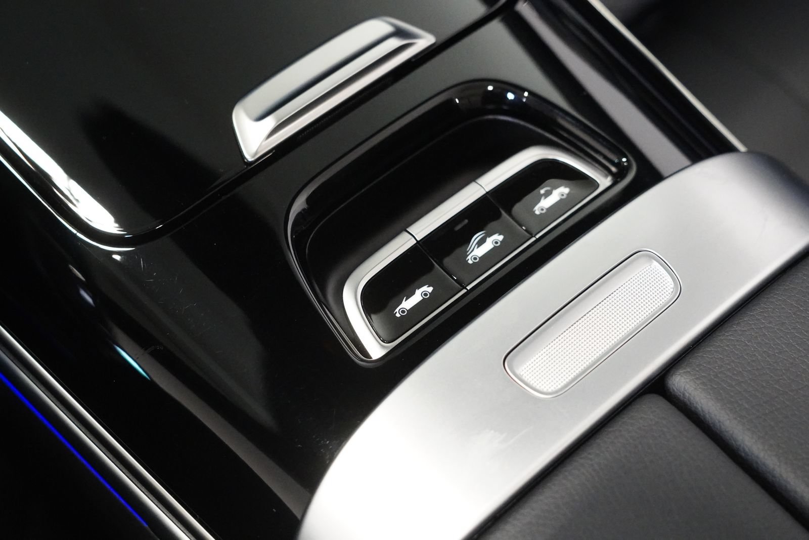 Certified 2025 Mercedes-Benz CLE 450 4MATIC Cabriolet image 29
