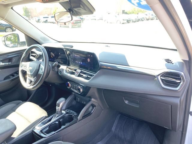 Used 2024 Chevrolet TrailBlazer LT w/ LT Cold Weather Package FWD image 26
