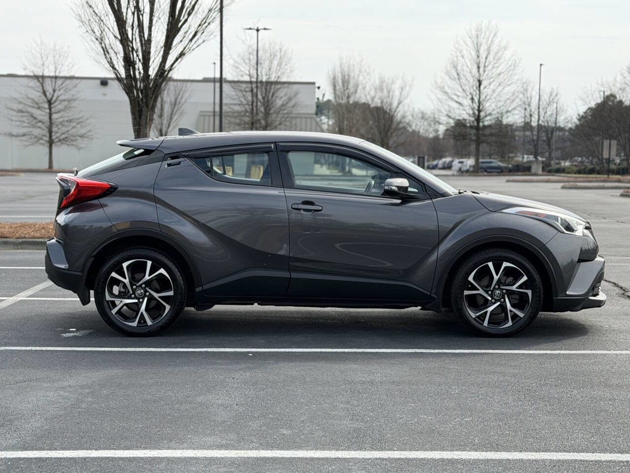 Used 2018 Toyota C-HR XLE image 8