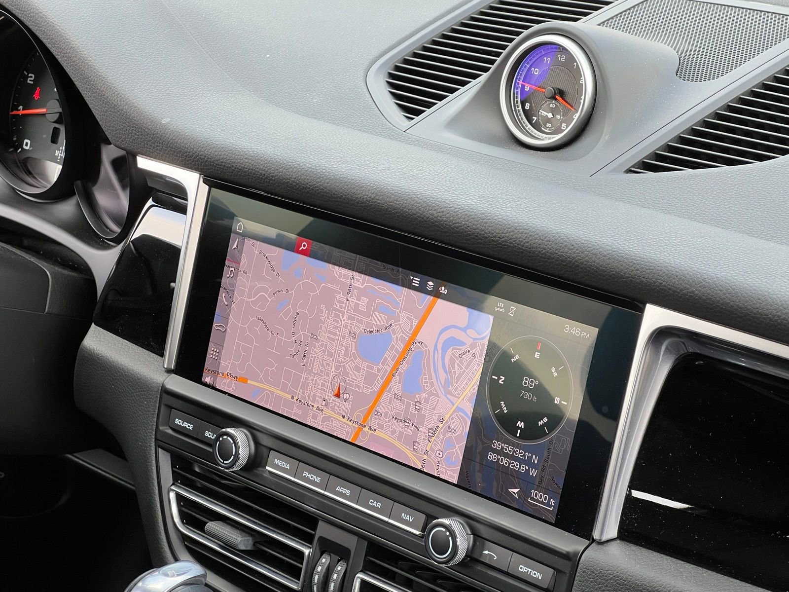 Certified 2020 Porsche Macan image 32