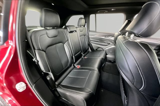 Used 2023 Jeep Grand Cherokee Overland AWD/4WD image 24