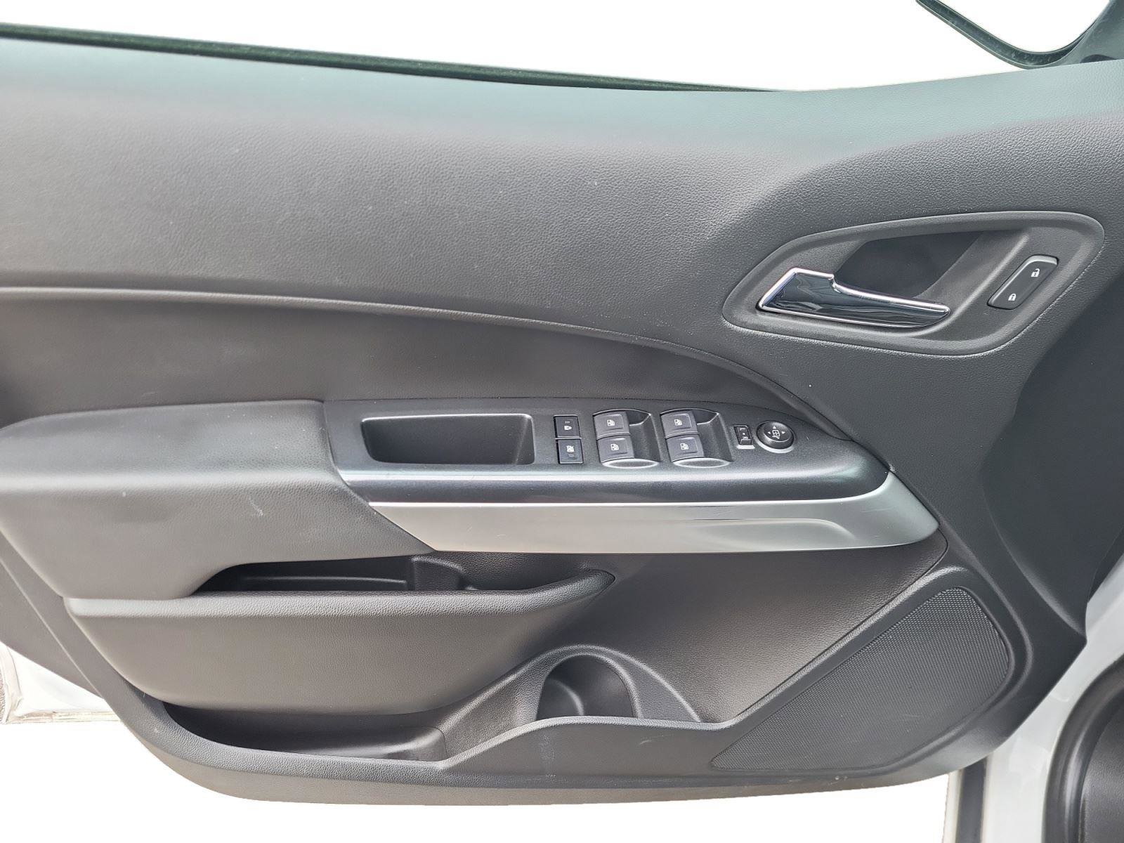 Used 2022 Chevrolet Colorado LT w/ LT Convenience Package image 9