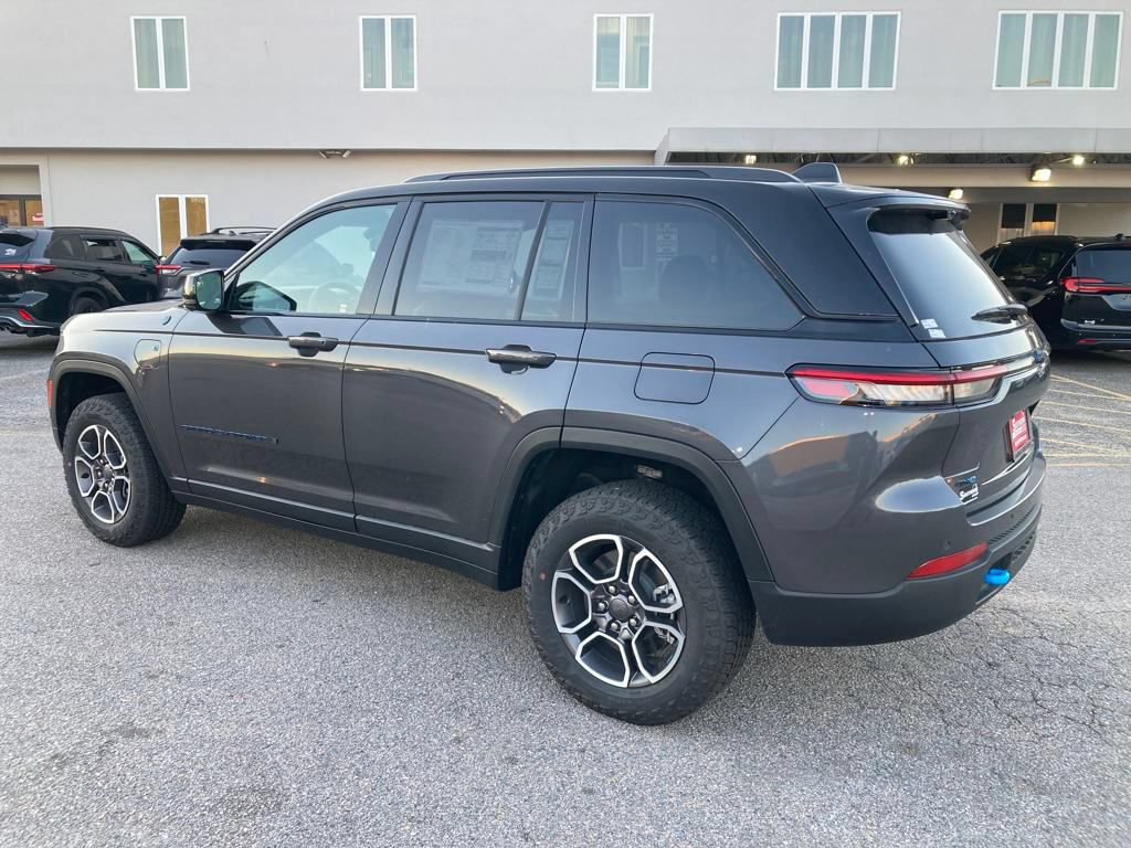 New 2024 Jeep Grand Cherokee Trailhawk w/ Advanced Protech Group II AWD/4WD image 3