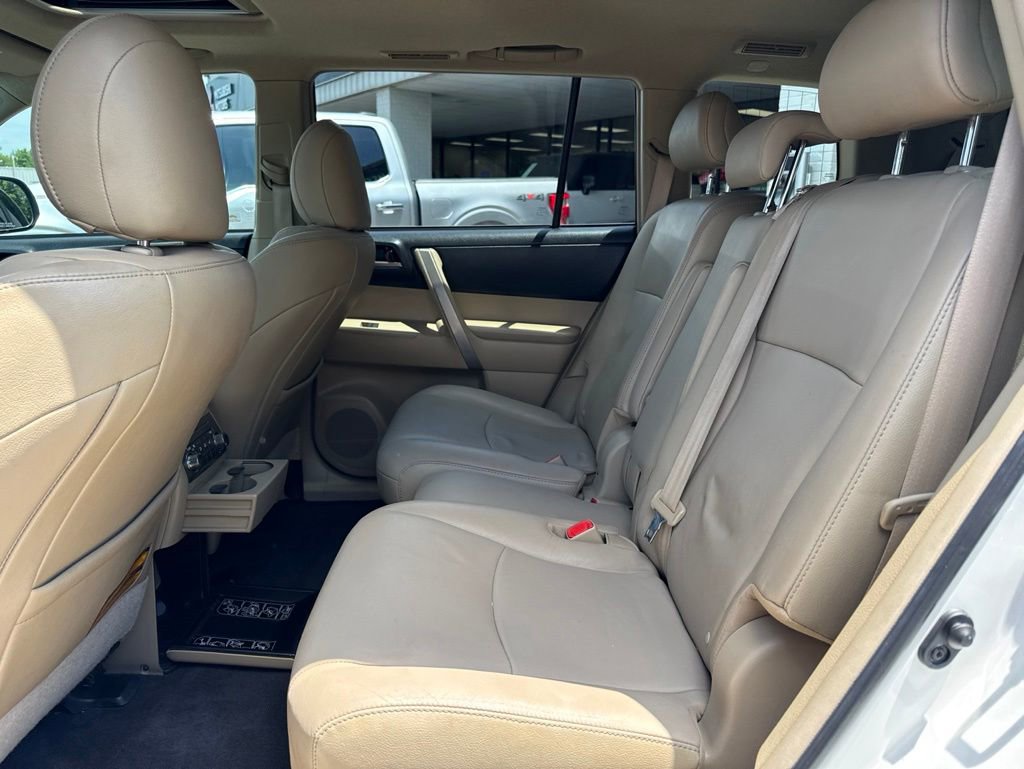 Used 2012 Toyota Highlander SE w/ Tow Pkg FWD image 34