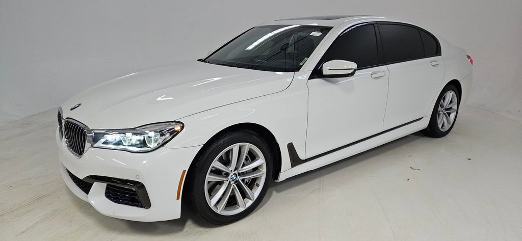 Used 2017 BMW 750i xDrive image 3