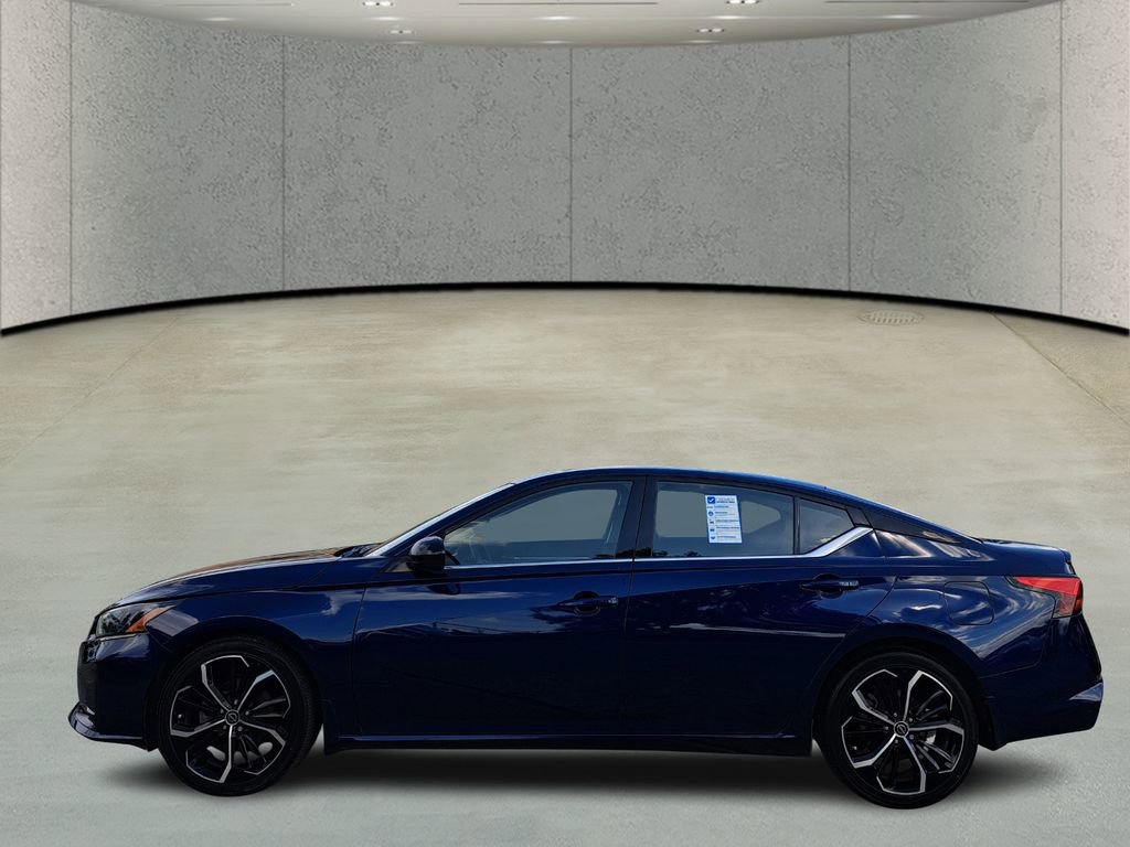 Used 2023 Nissan Altima 2.5 SR w/ SR Premium Package image 8