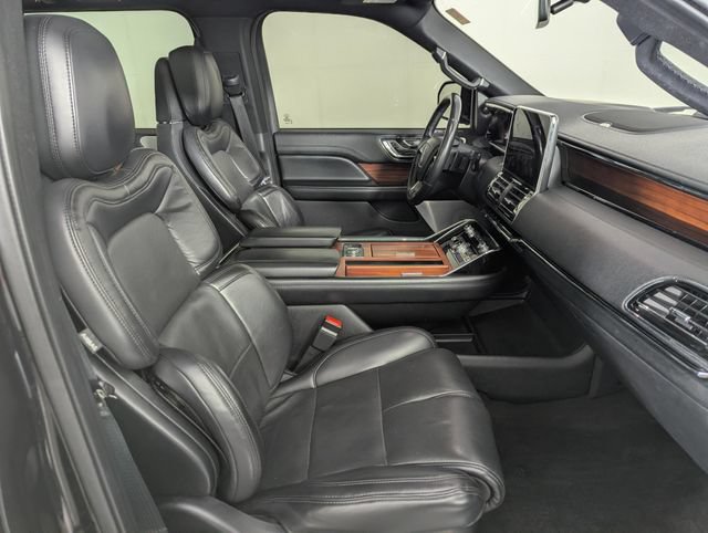 Used 2020 Lincoln Navigator Reserve w/ Equipment Group 208A Reserve AWD/4WD image 23