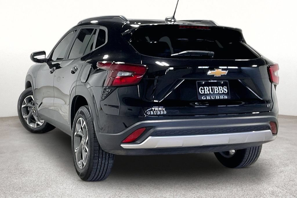 Used 2024 Chevrolet Trax LT w/ Driver Confidence Package FWD image 15