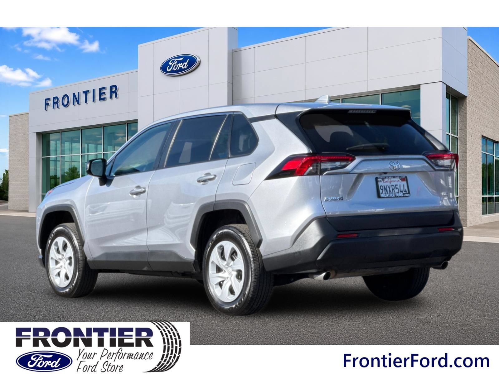 Used 2024 Toyota RAV4 LE AWD/4WD image 7