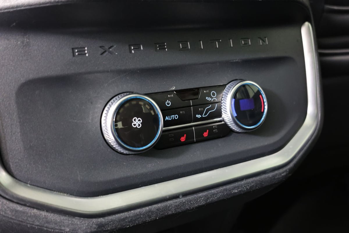 Used 2025 Ford Expedition Platinum AWD/4WD image 33