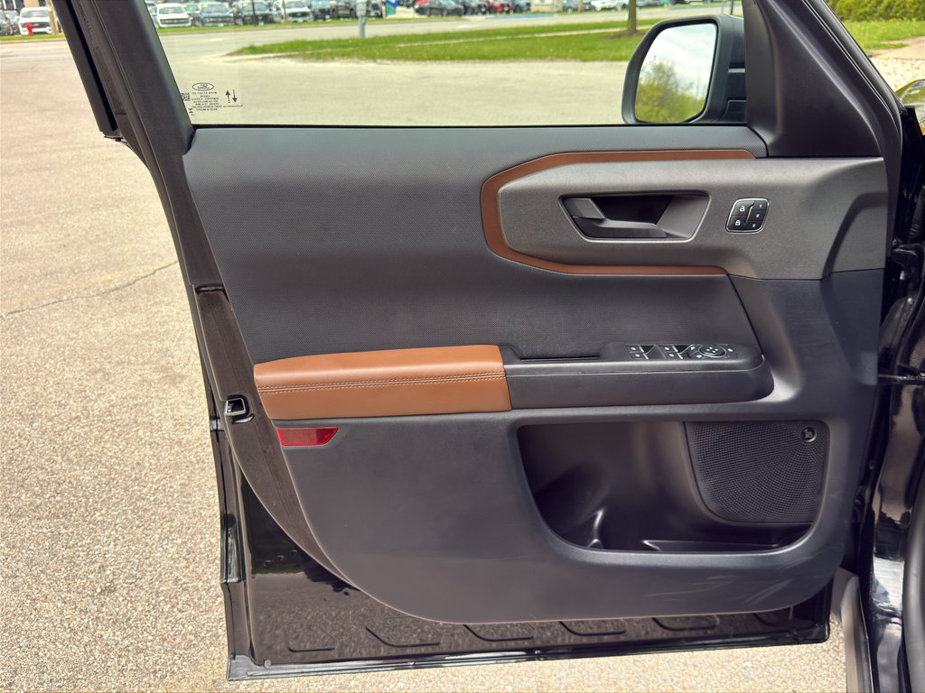 Used 2025 Ford Bronco Sport Outer Banks w/ Outer Banks Tech Package+ AWD/4WD image 18