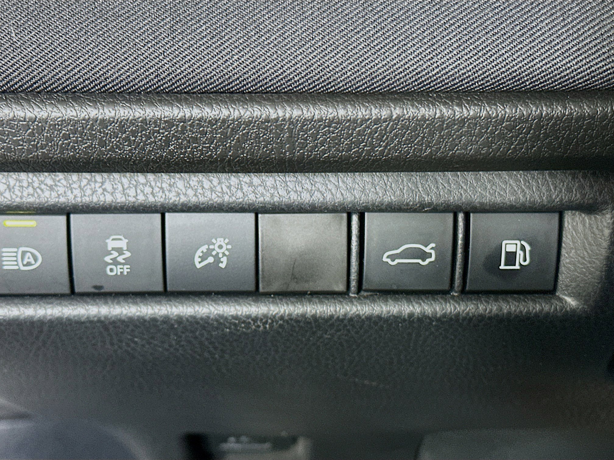 Used 2025 Toyota Camry LE FWD image 17