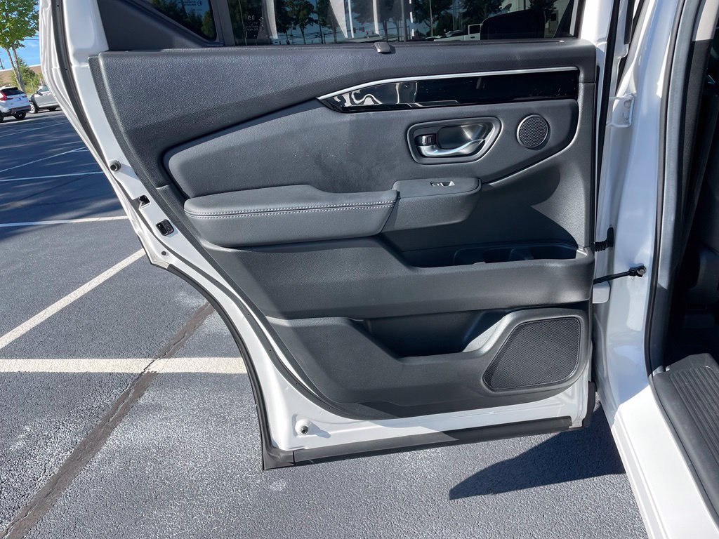 Certified 2025 Honda Pilot Touring image 38
