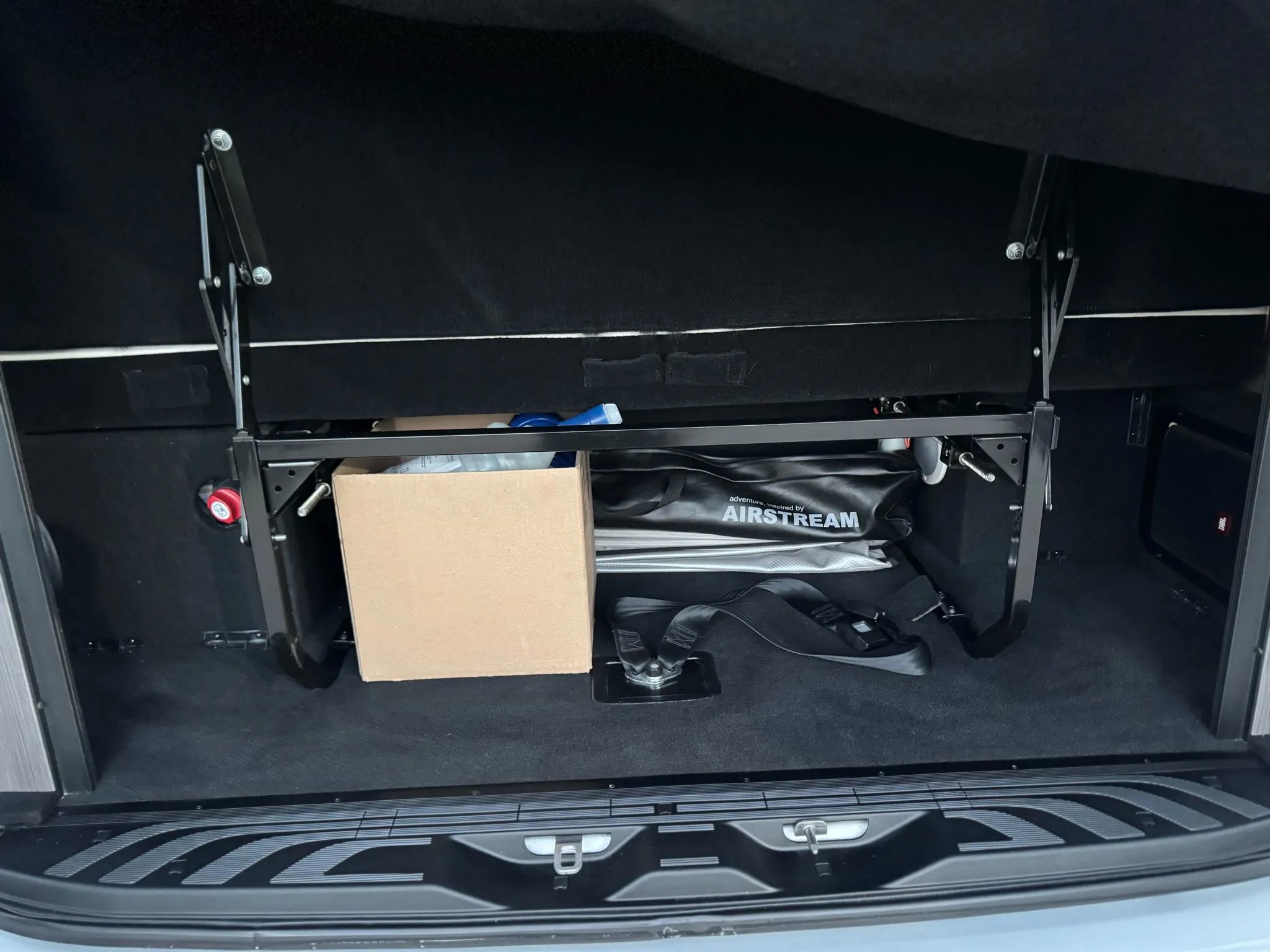 Used 2021 Mercedes-Benz Sprinter 2500 w/ Windows All Around Package image 23