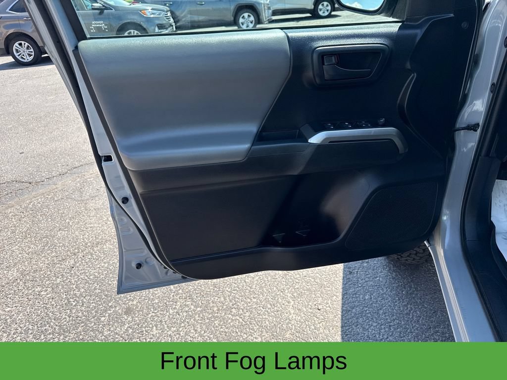 Used 2019 Toyota Tacoma SR5 AWD/4WD image 13