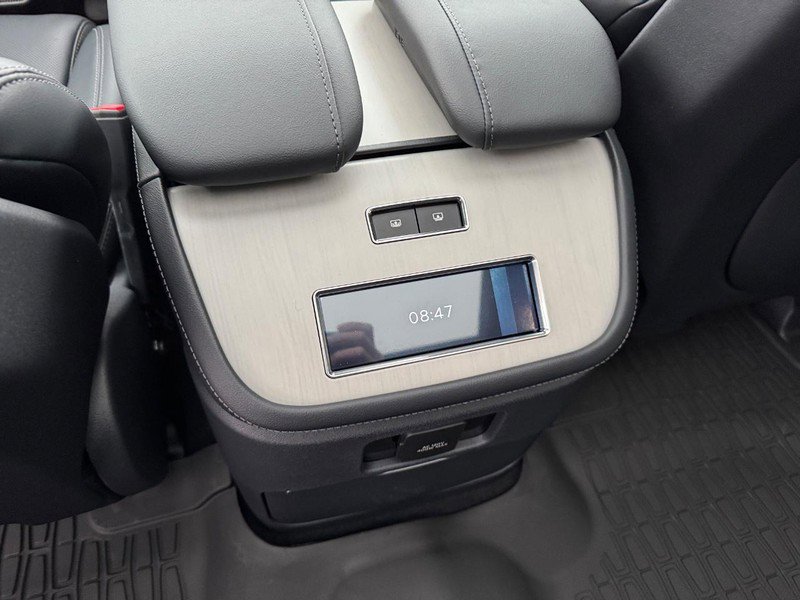 New 2025 Lincoln Navigator L Reserve w/ Jet Appearance Package image 13