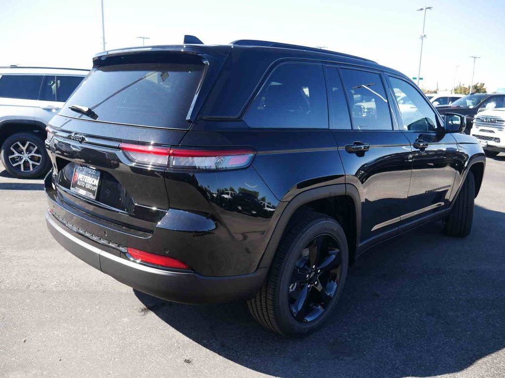 New 2025 Jeep Grand Cherokee Altitude image 19