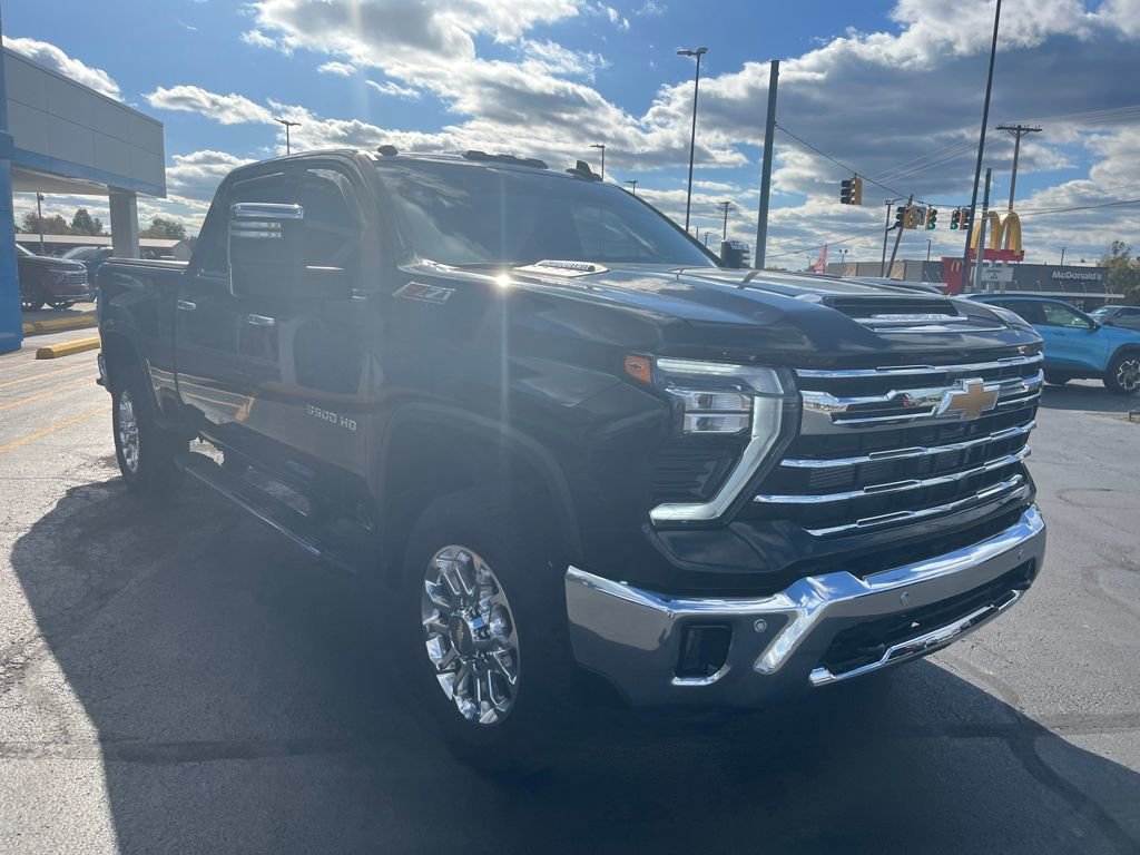 Used 2025 Chevrolet Silverado 3500 LTZ w/ LTZ Plus Package image 7