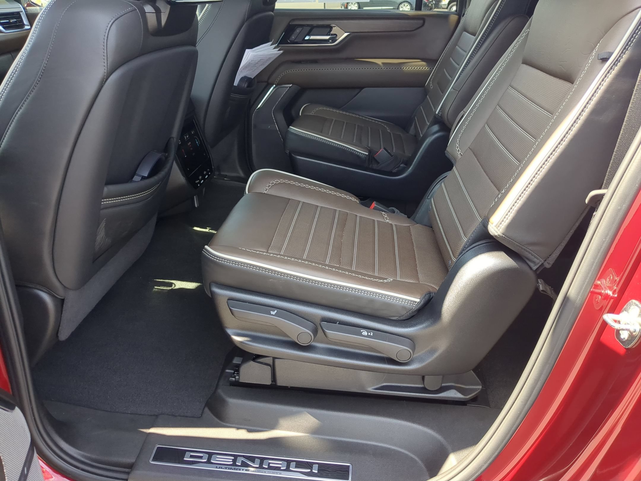Certified 2025 GMC Yukon XL Denali Ultimate AWD/4WD image 24