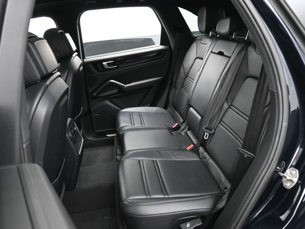 Certified 2022 Porsche Cayenne AWD/4WD image 25