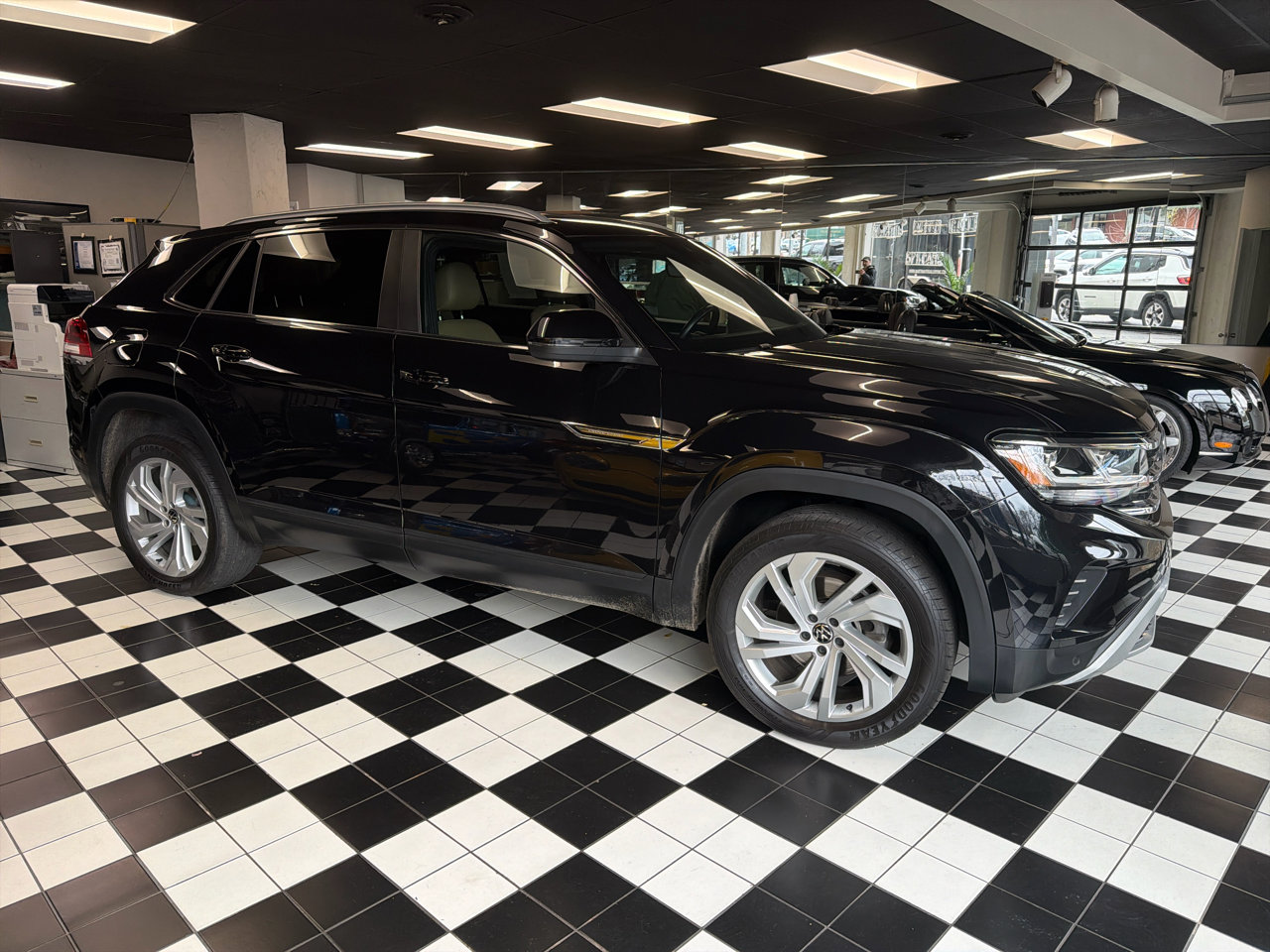 Used 2020 Volkswagen Atlas Cross Sport SEL image 3