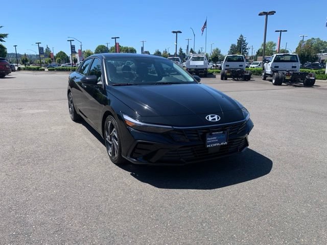 Certified 2025 Hyundai Elantra Limited FWD image 9