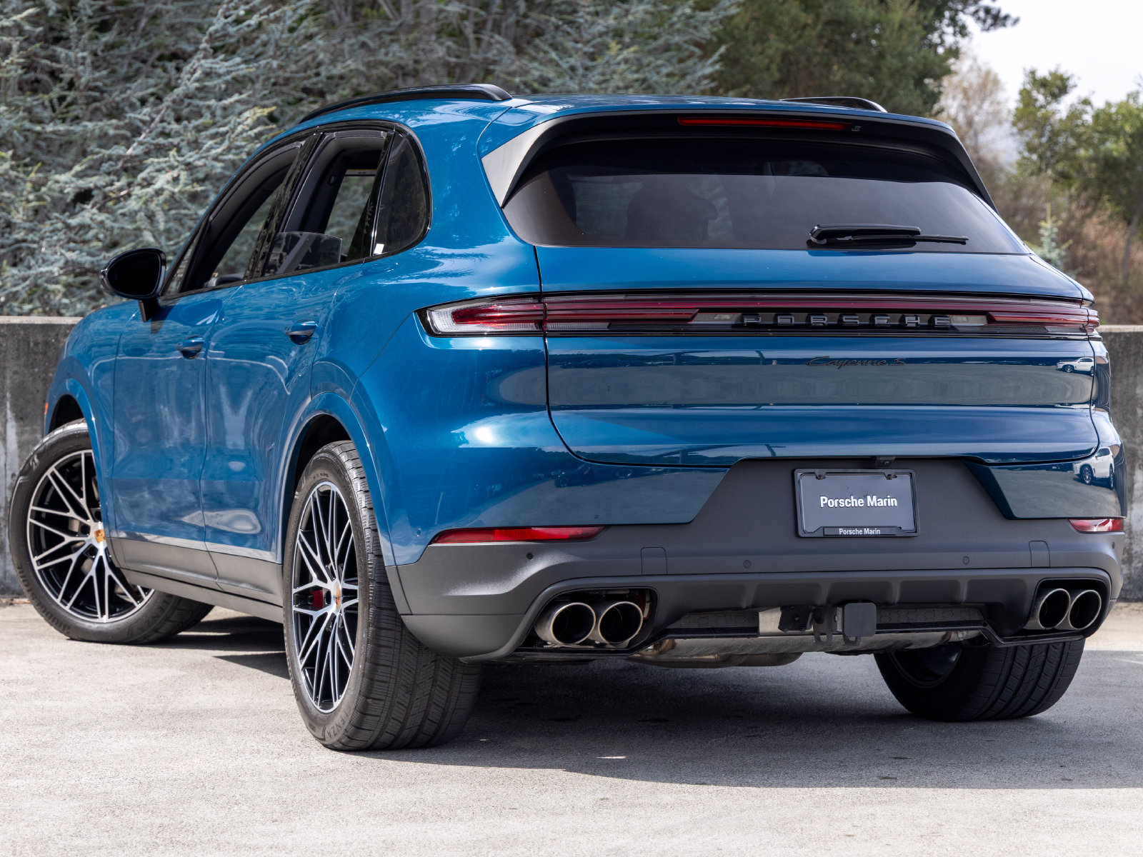 Certified 2025 Porsche Cayenne S AWD/4WD image 3