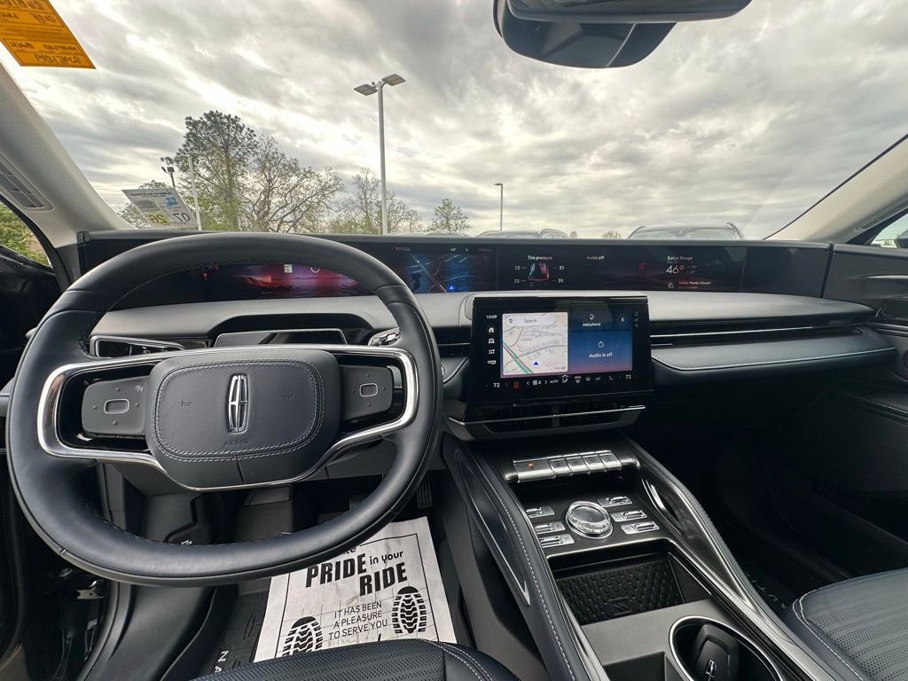 Used 2025 Lincoln Nautilus Reserve image 12