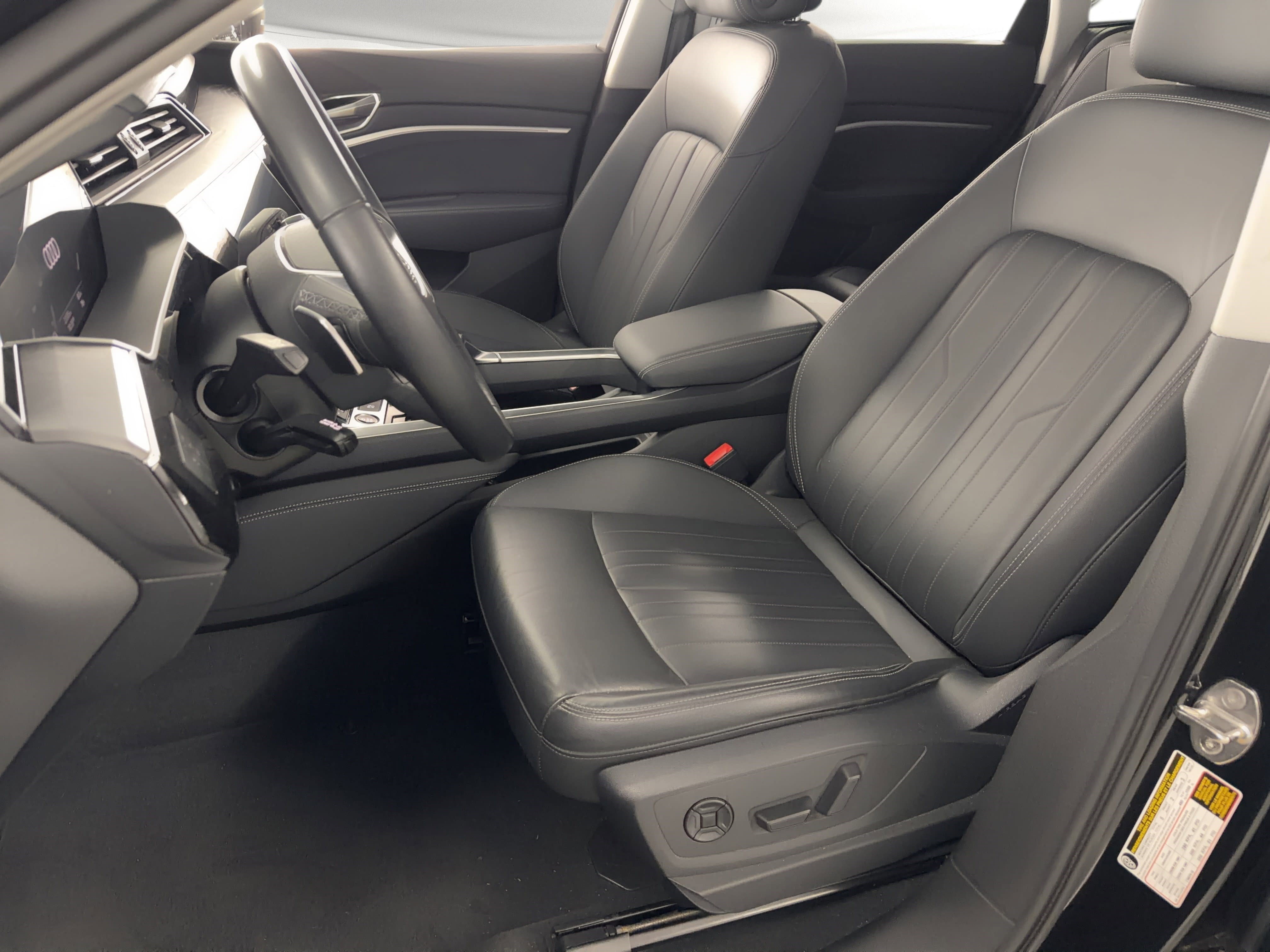 Used 2023 Audi e-tron Premium w/ Convenience Plus Package image 5