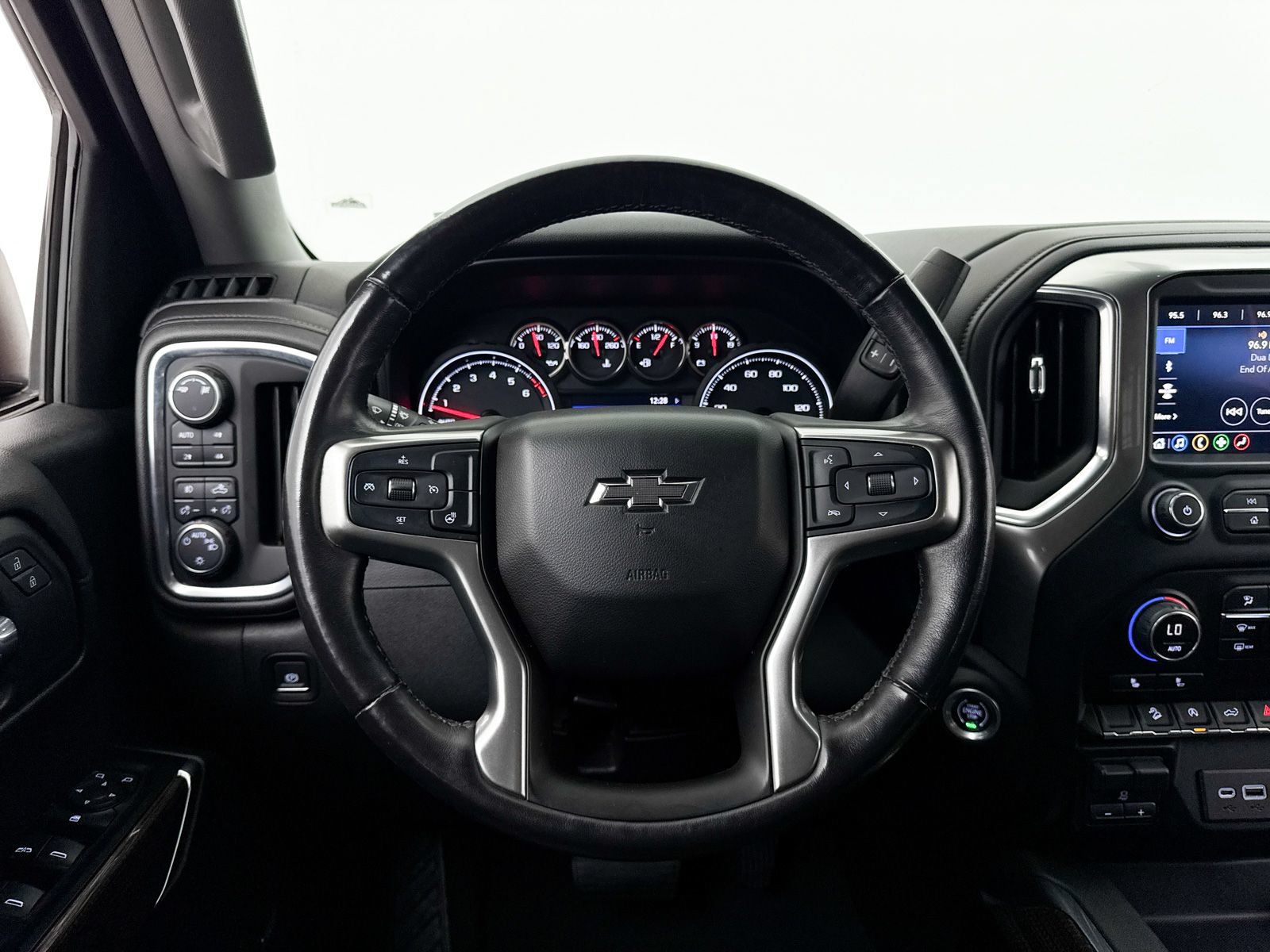 Used 2019 Chevrolet Silverado 1500 LT Trail Boss AWD/4WD image 31