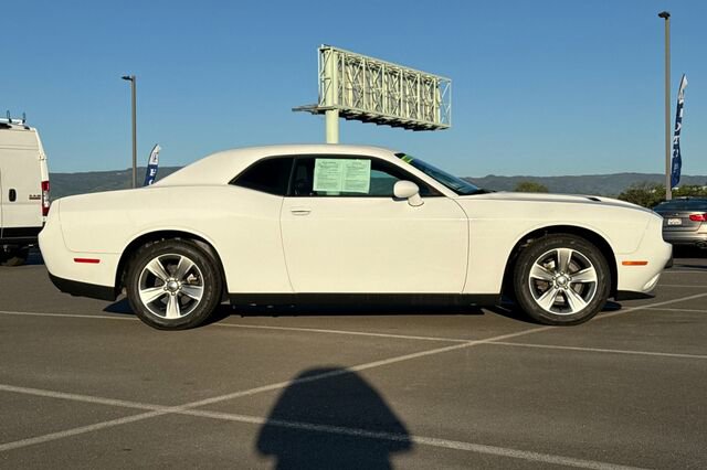Used 2016 Dodge Challenger SXT image 3