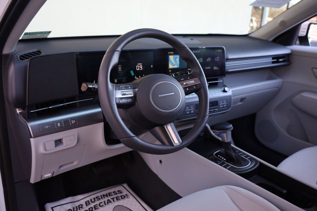 Used 2025 Hyundai Kona SEL image 14