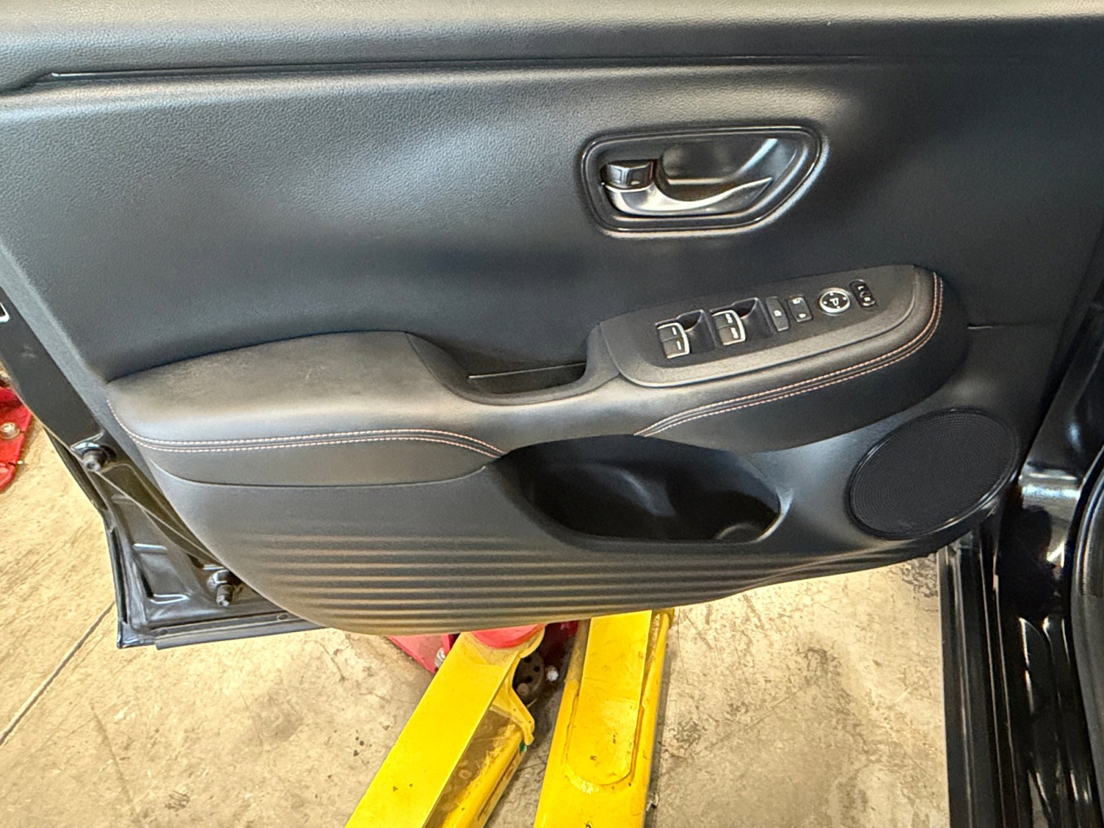 Used 2023 Honda HR-V Sport image 27