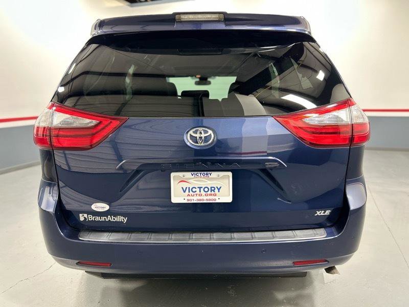 Used 2020 Toyota Sienna XLE w/ XLE Navigation Package image 5