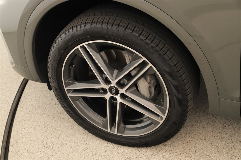 Used 2024 Audi Q5 e Premium w/ Convenience Package image 32