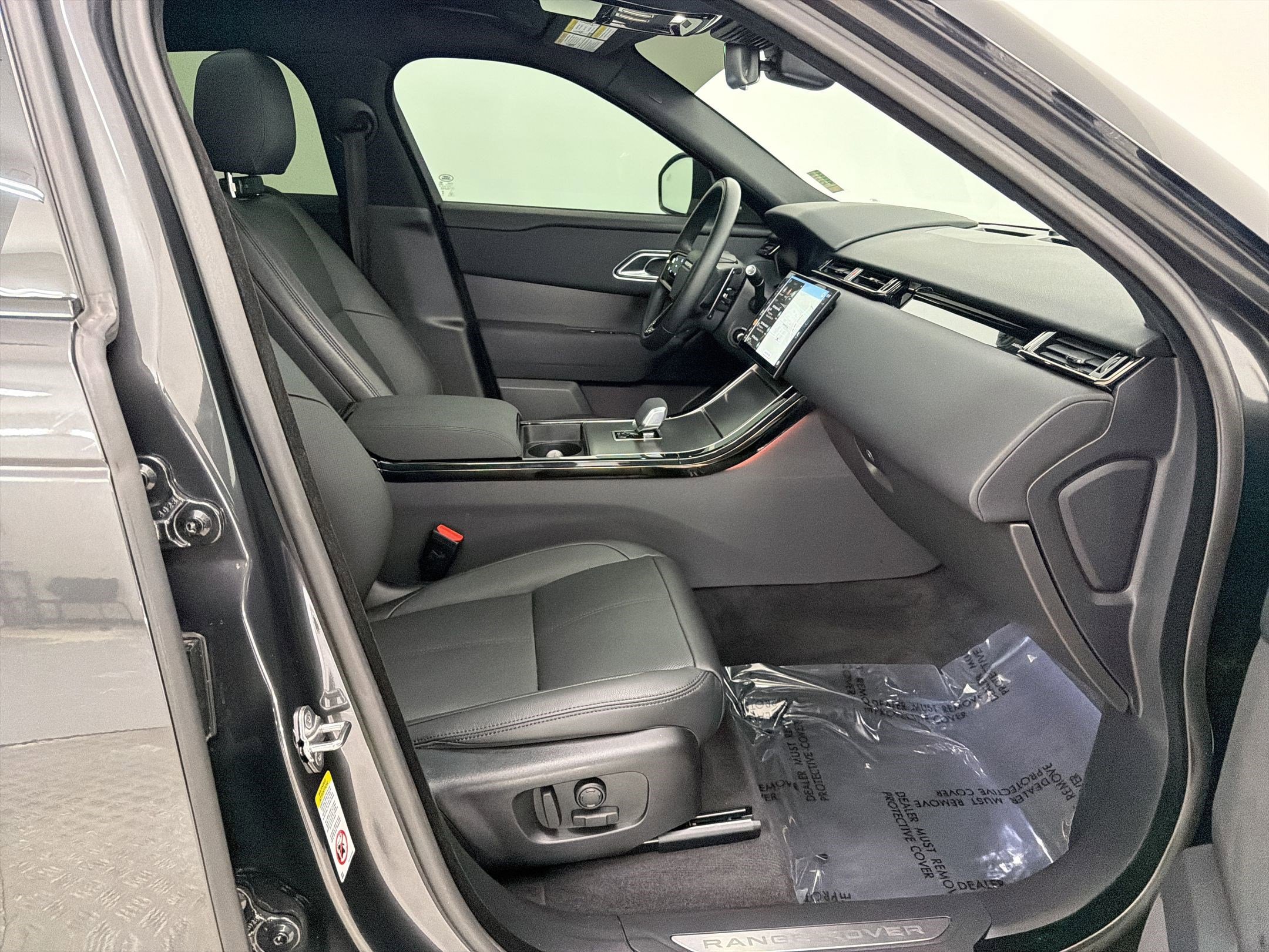 Certified 2025 Land Rover Range Rover Velar Dynamic SE AWD/4WD image 26