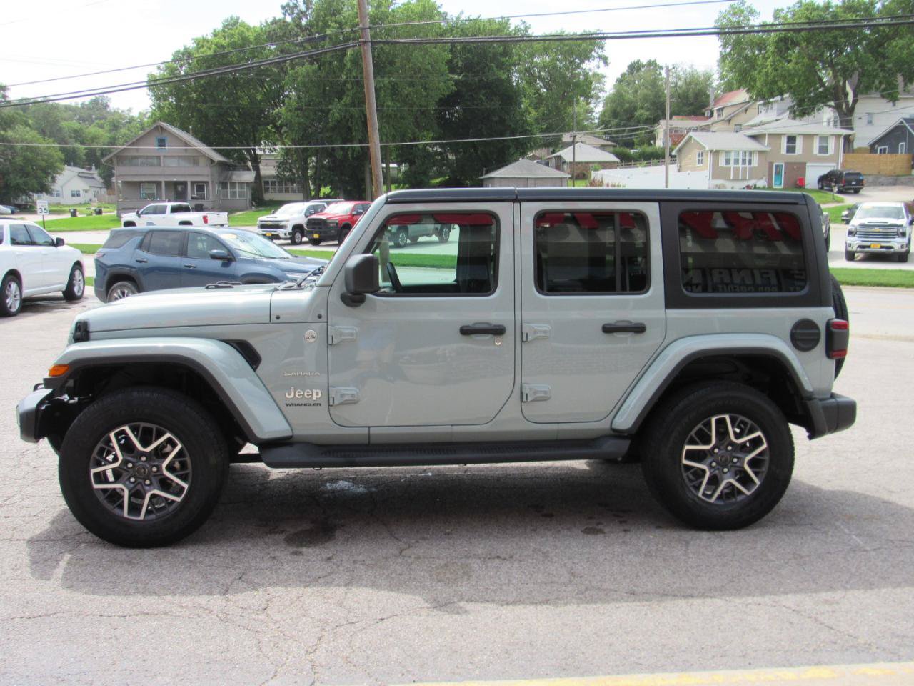 Used 2024 Jeep Wrangler Unlimited Sahara w/ Technology Group AWD/4WD image 10