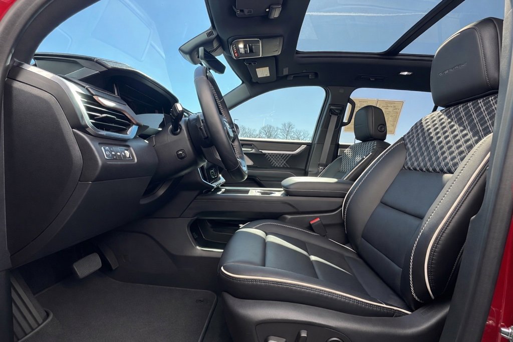 Used 2025 GMC Acadia Denali w/ Super Cruise Package image 19