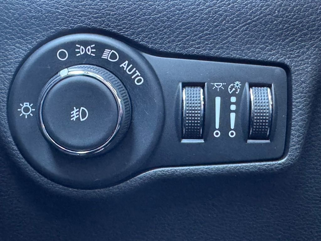 Used 2022 Jeep Compass Altitude w/ Sun and Sound Group image 19