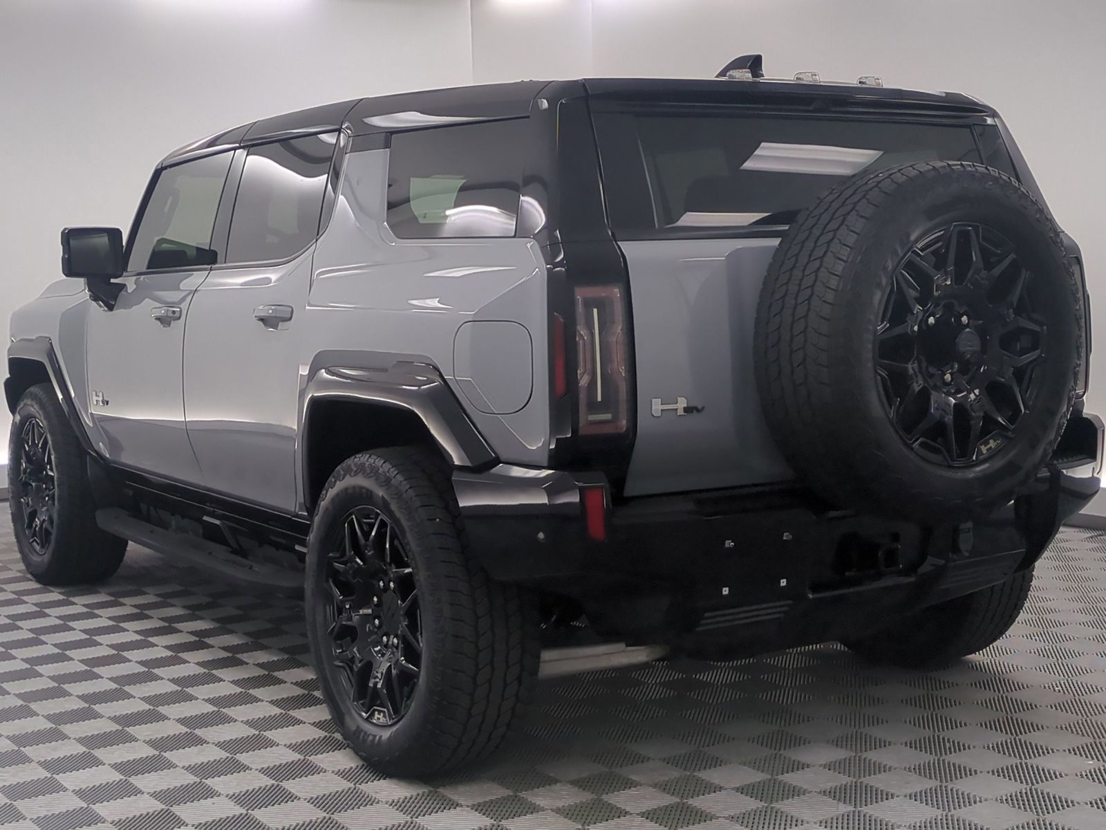 Used 2024 GMC Hummer EV 2X w/ LPO, Illumination Package image 3