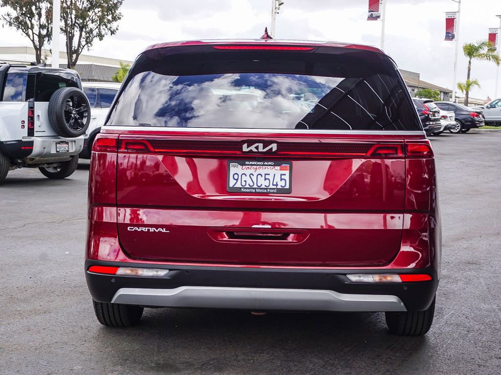 Used 2024 Kia Carnival LX FWD image 6