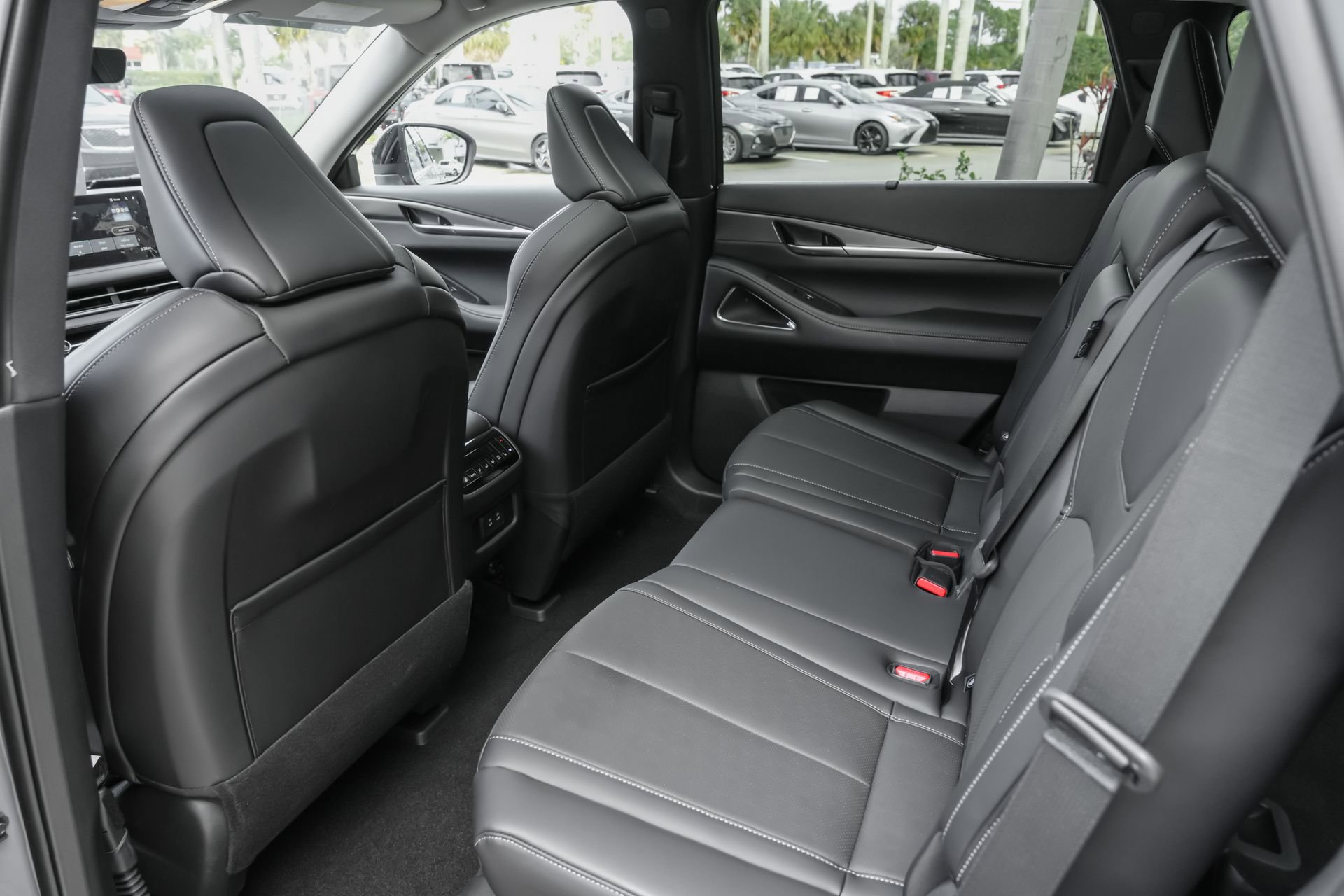 Certified 2026 INFINITI QX60 Luxe w/ Cargo Package image 32