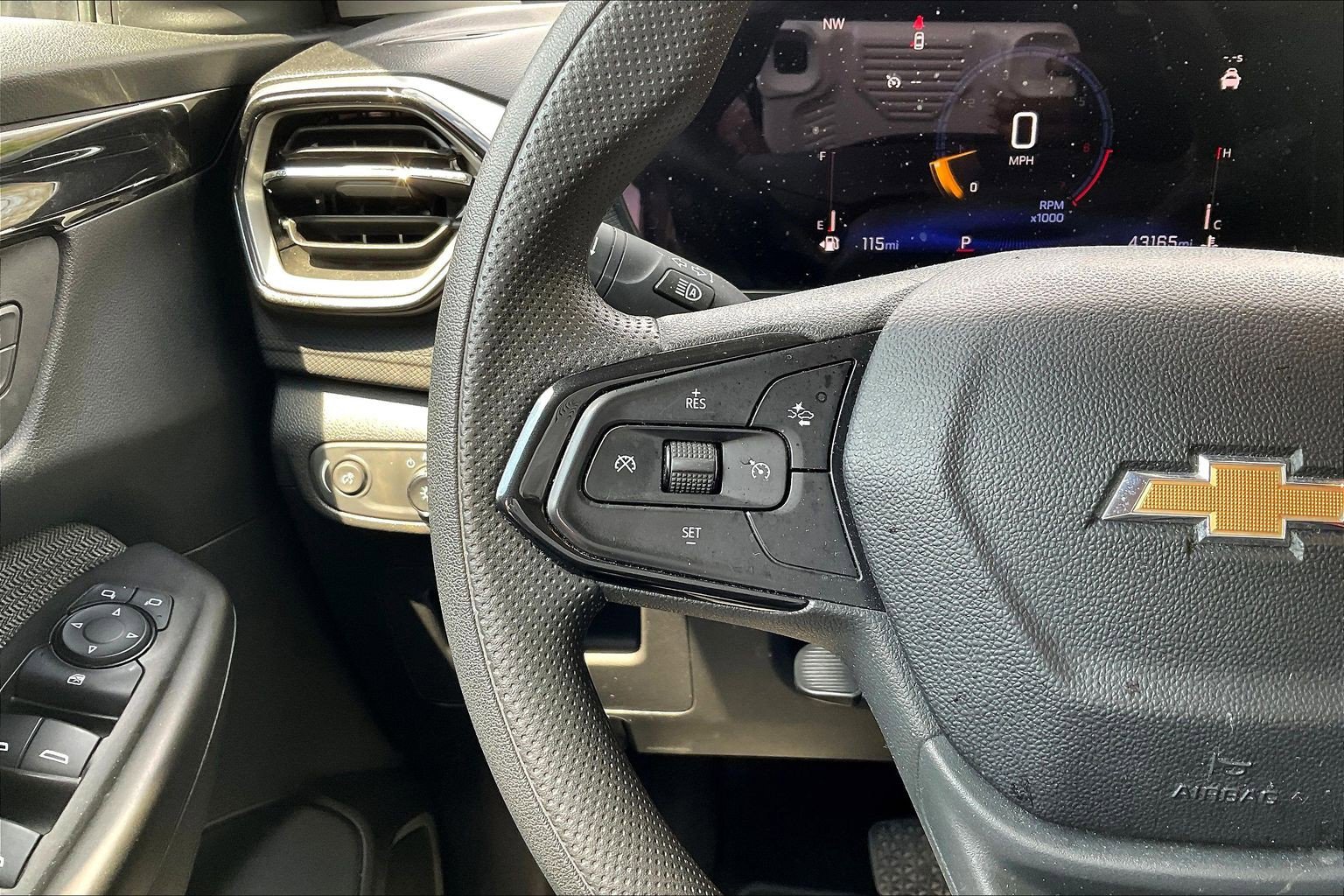 Used 2025 Chevrolet TrailBlazer LT FWD image 11