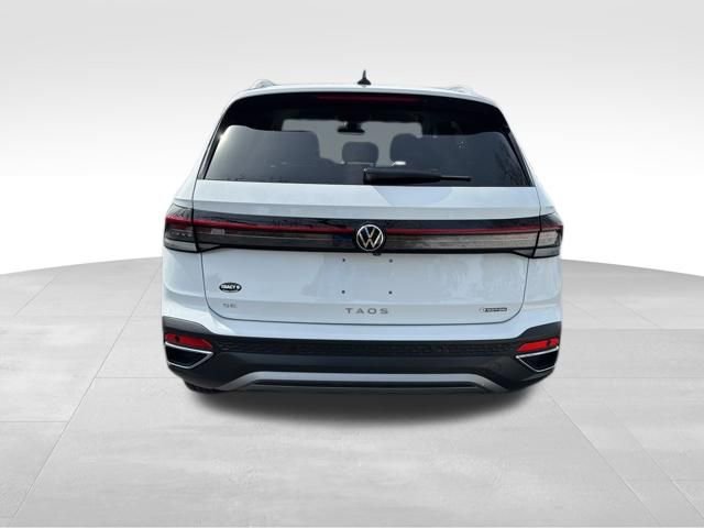 Certified 2025 Volkswagen Taos SE image 7