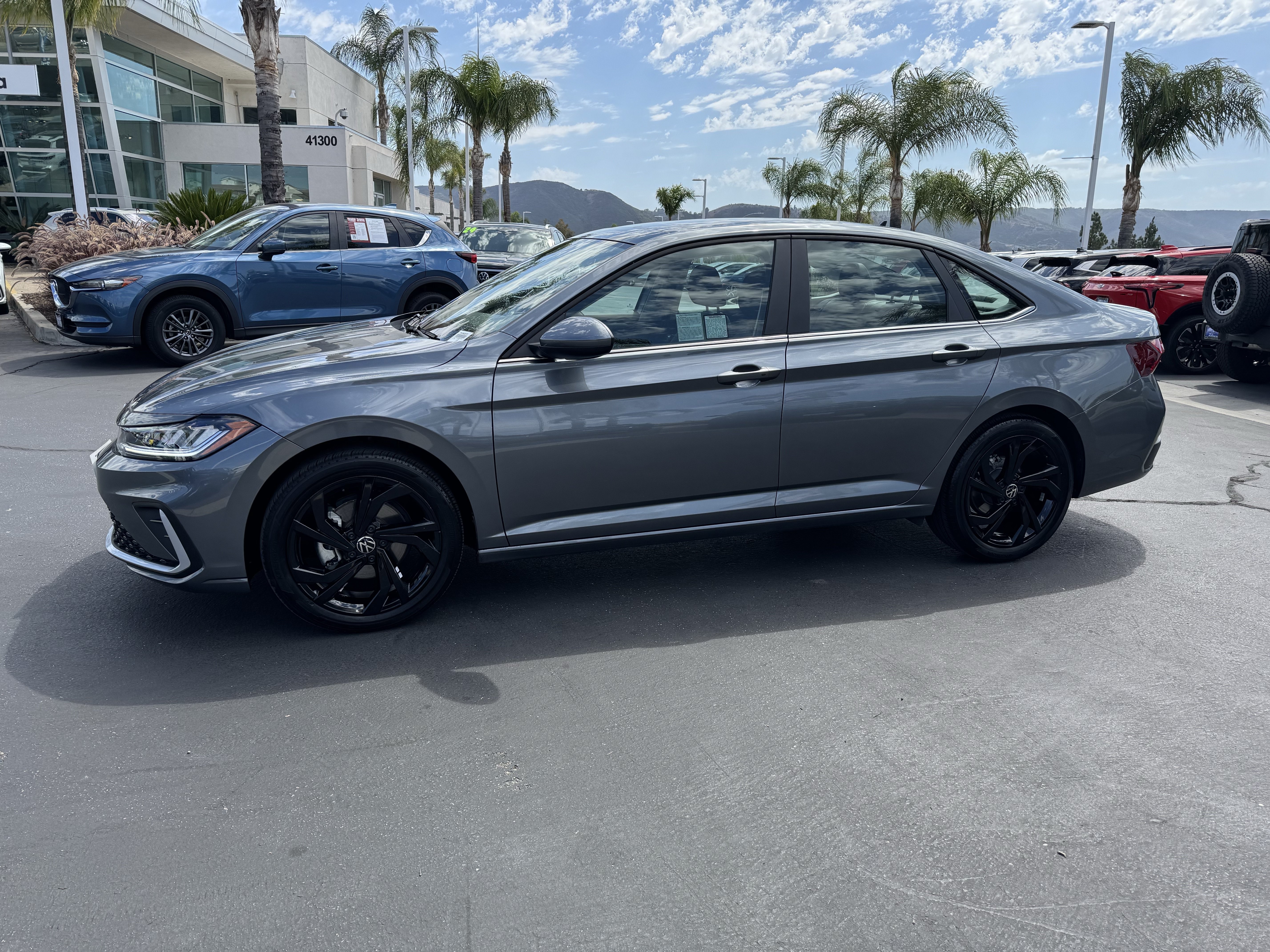 Used 2025 Volkswagen Jetta SE w/ Sunroof Package FWD image 7