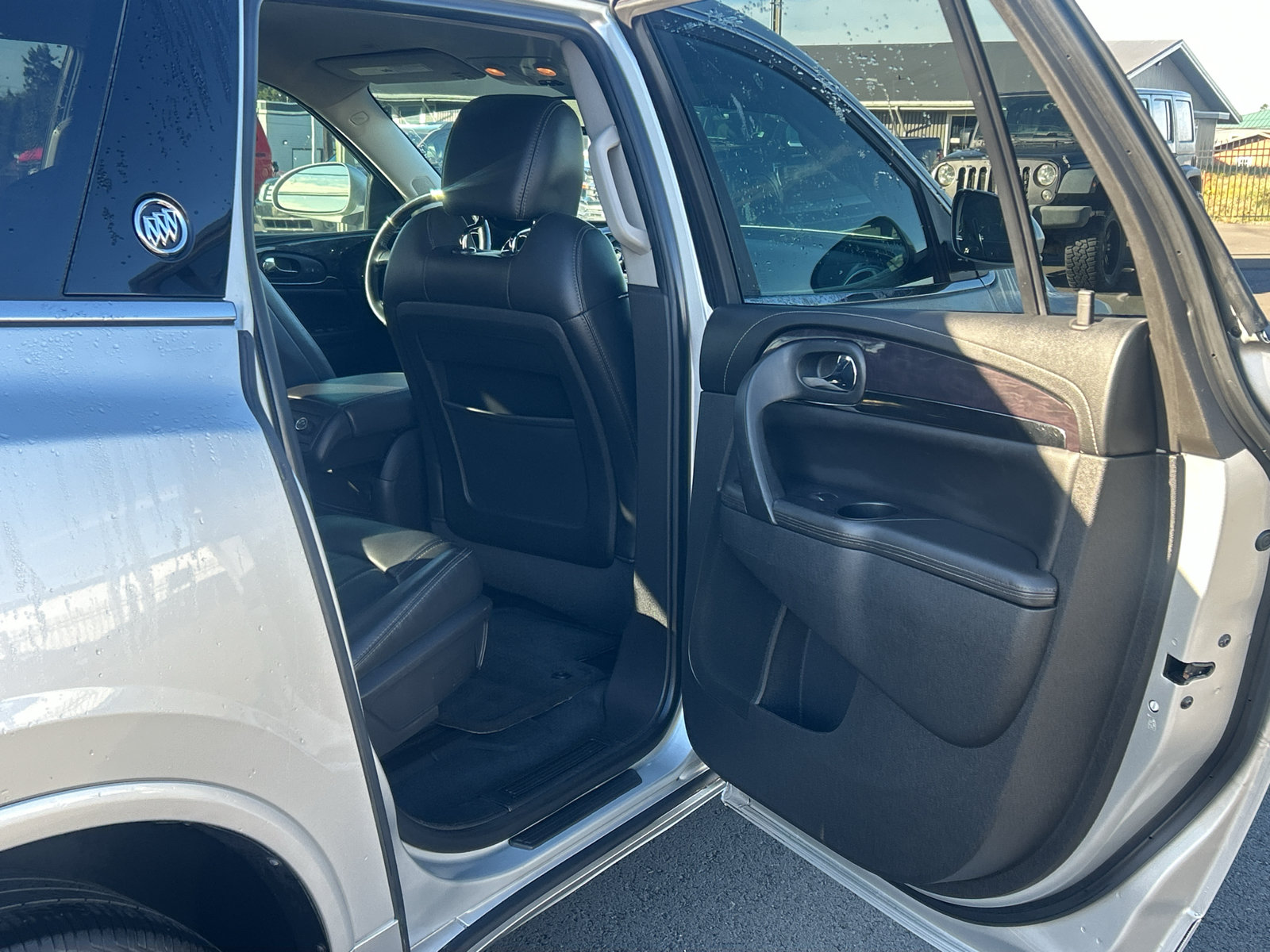 Used 2016 Buick Enclave Leather AWD/4WD image 27
