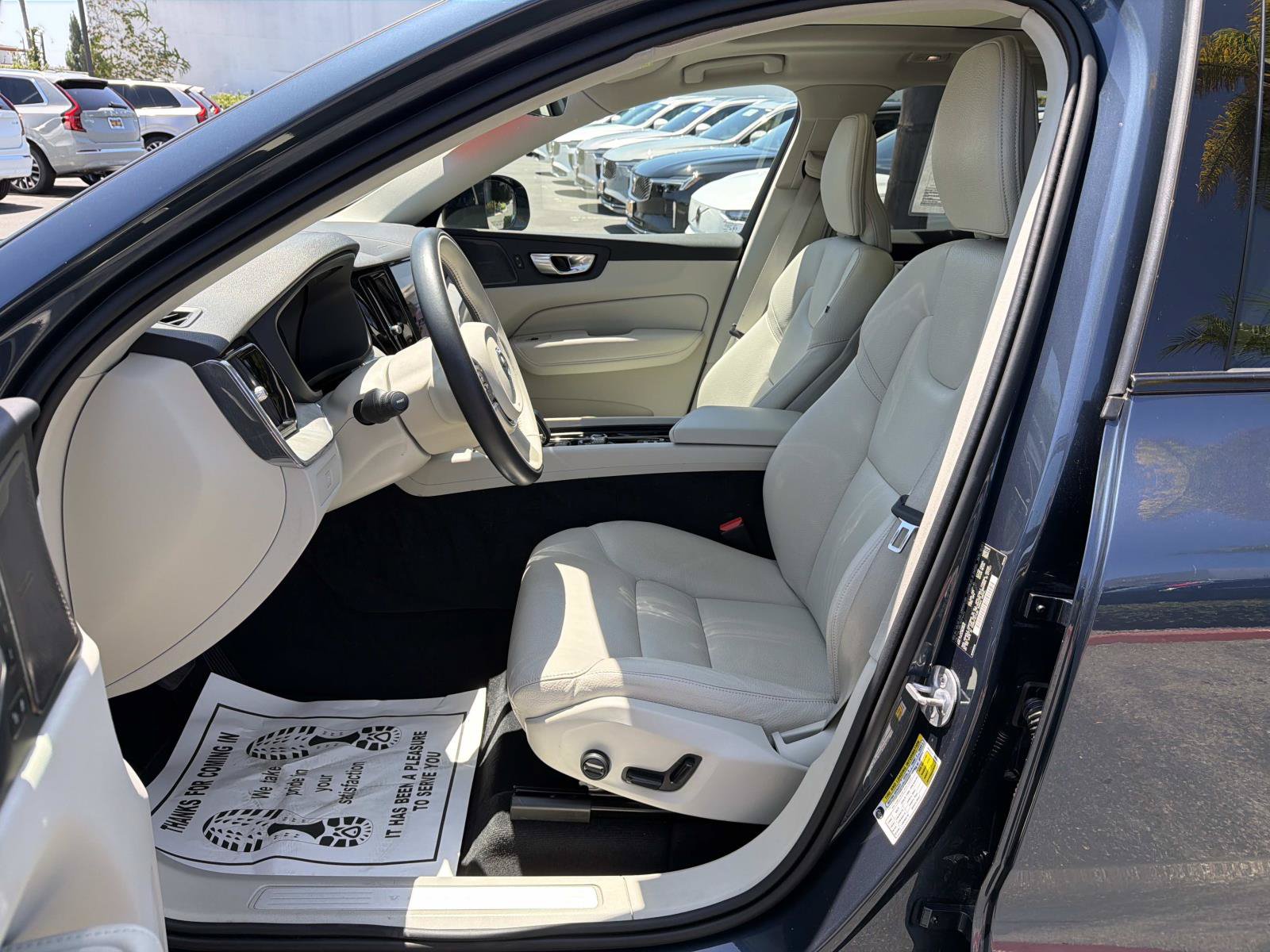 Certified 2024 Volvo XC60 B5 Plus AWD/4WD image 17