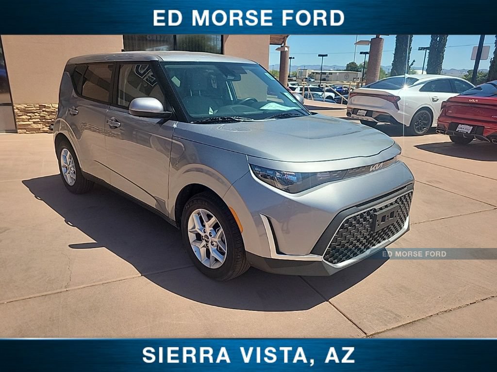 Certified 2025 Kia Soul LX FWD image 8