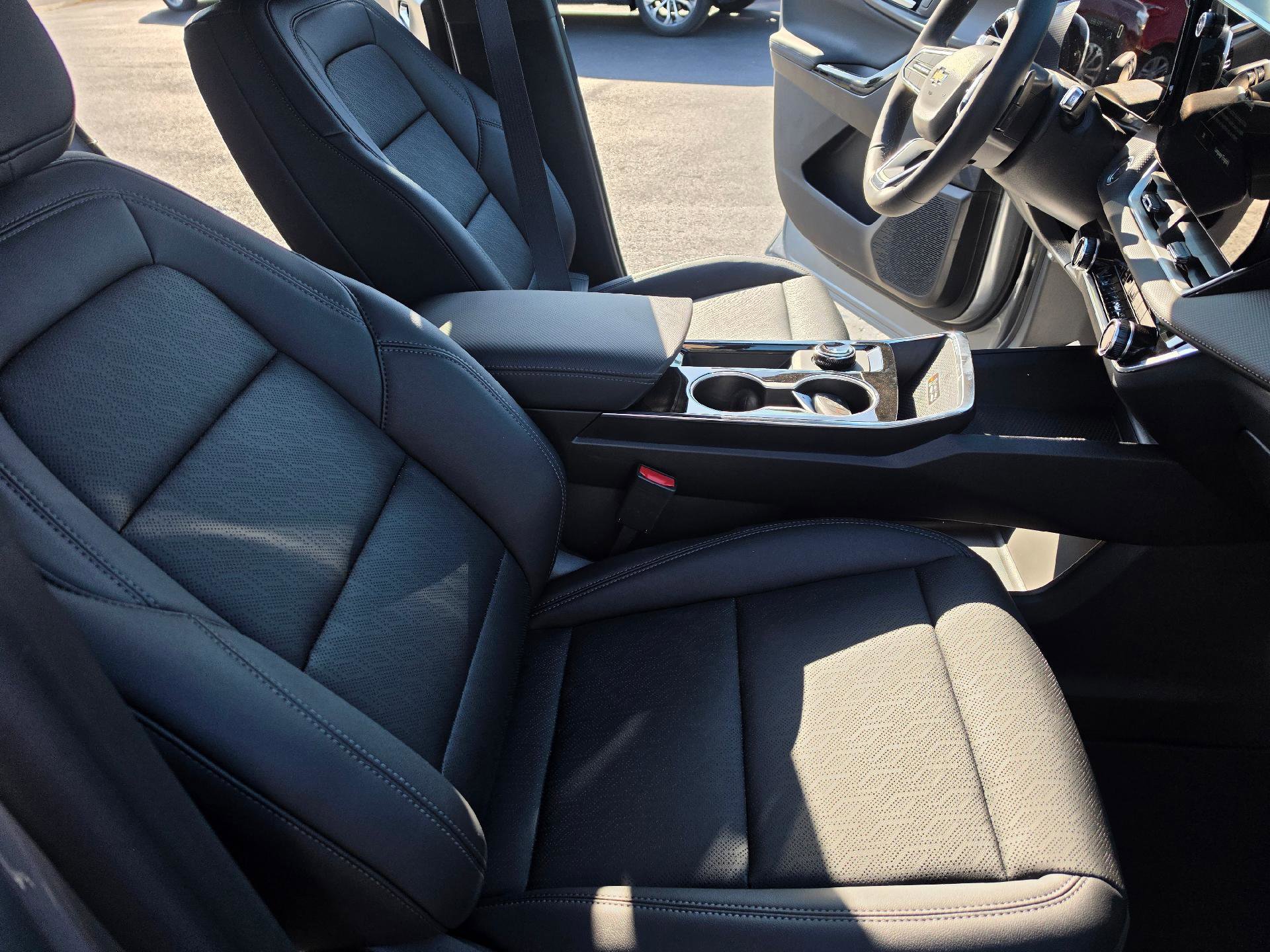 New 2026 Chevrolet Equinox LT w/ Convenience Package II FWD image 12